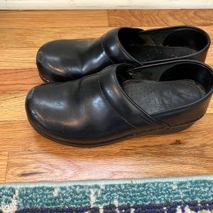 Black Sanita Professional Clogs size 39 Like Danskos!